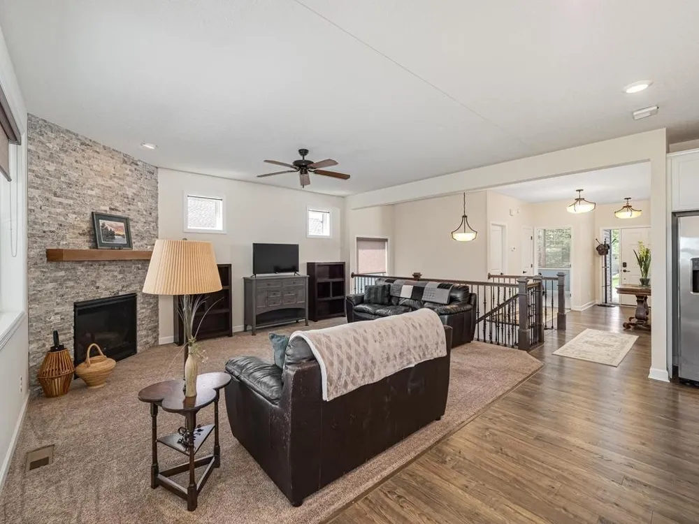 11516 Brookview Drive Maple Grove, MN 55311