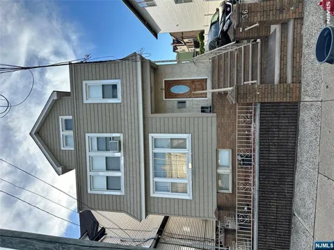 365 Devon Street 3