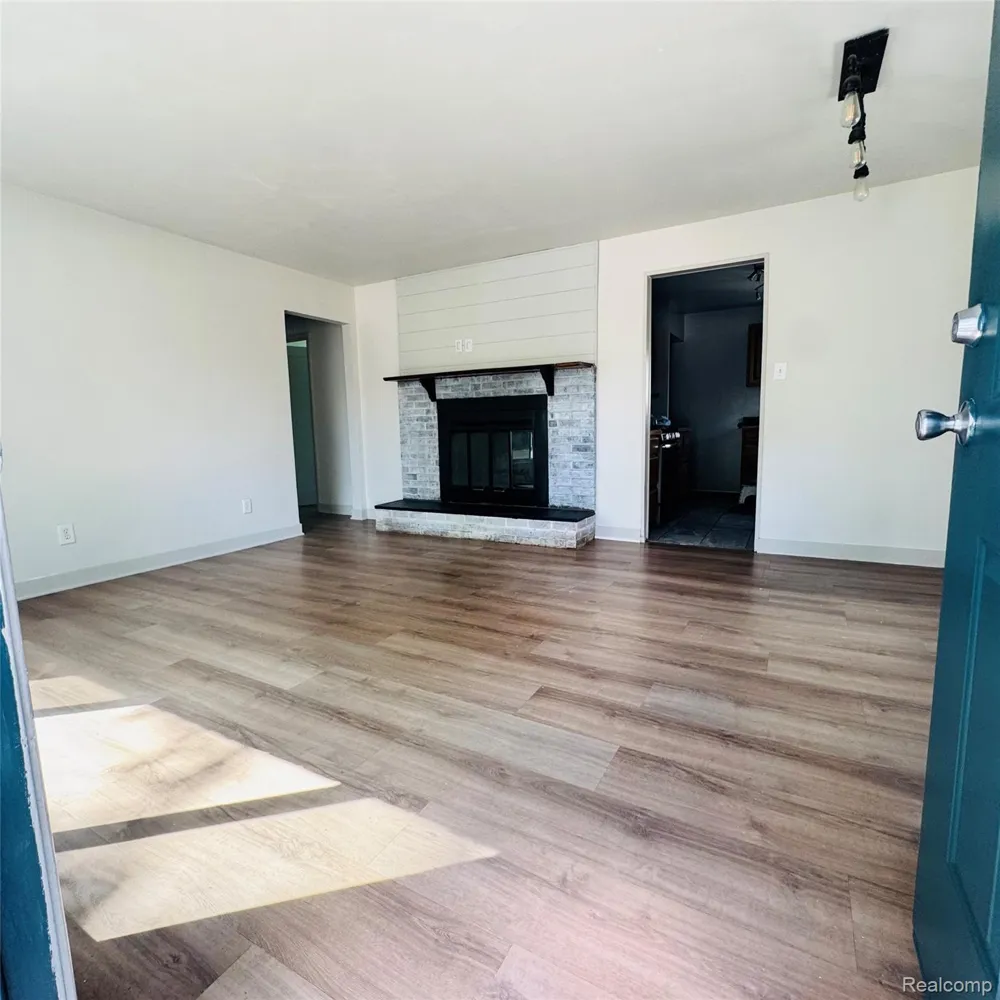 31308 Hathaway Street Livonia City, MI 48150