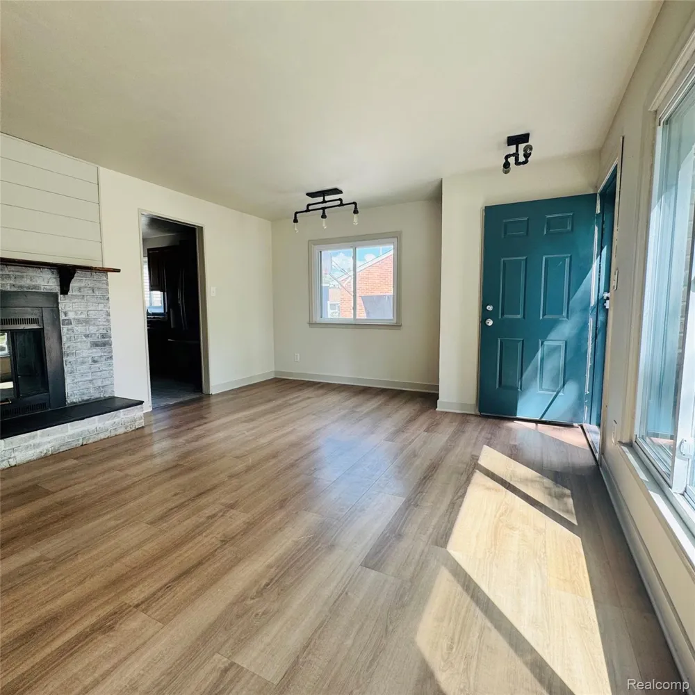 31308 Hathaway Street Livonia City, MI 48150