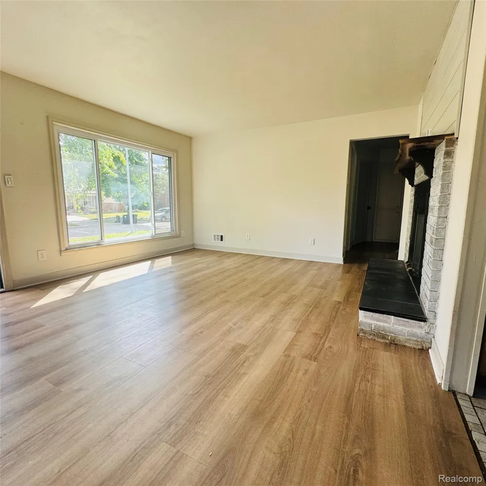 31308 Hathaway Street Livonia City, MI 48150
