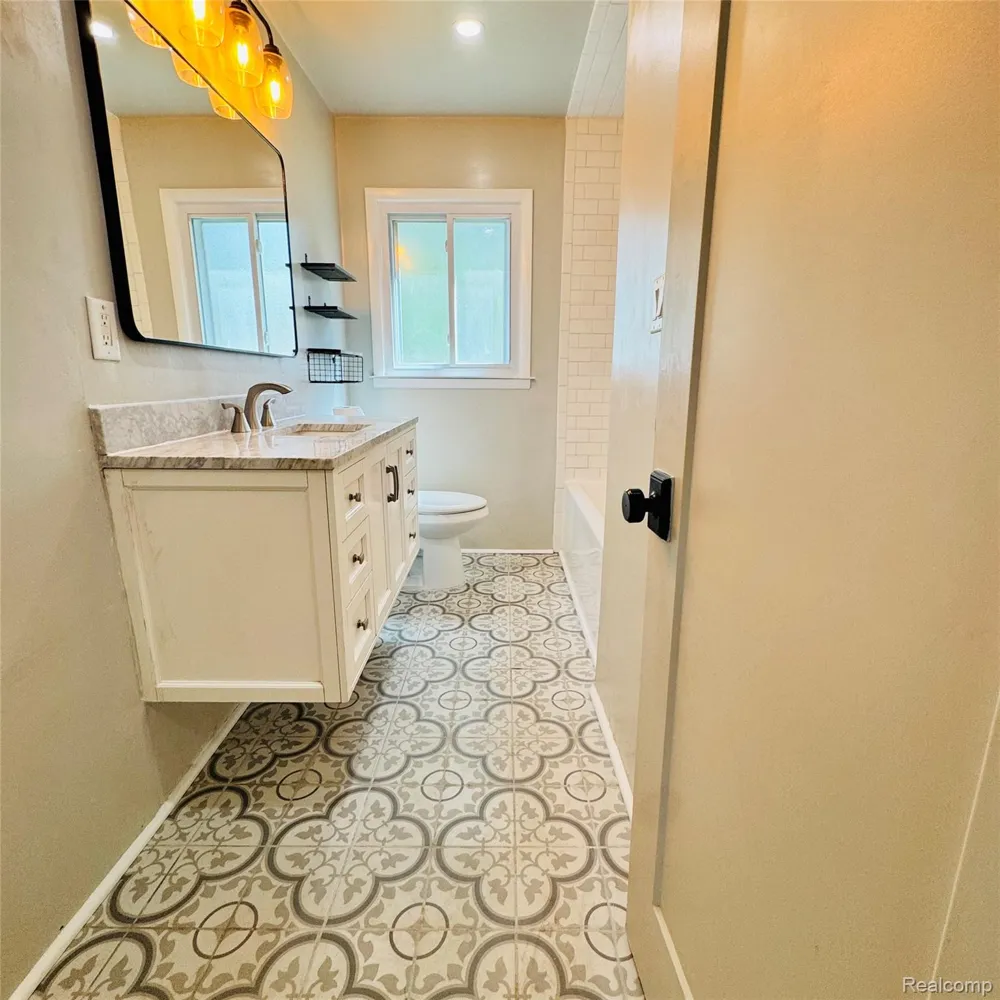 31308 Hathaway Street Livonia City, MI 48150