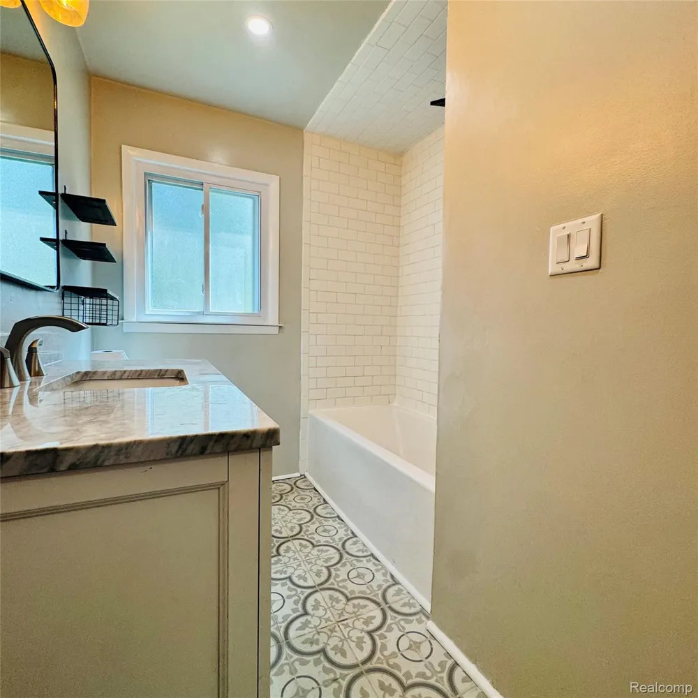 31308 Hathaway Street Livonia City, MI 48150