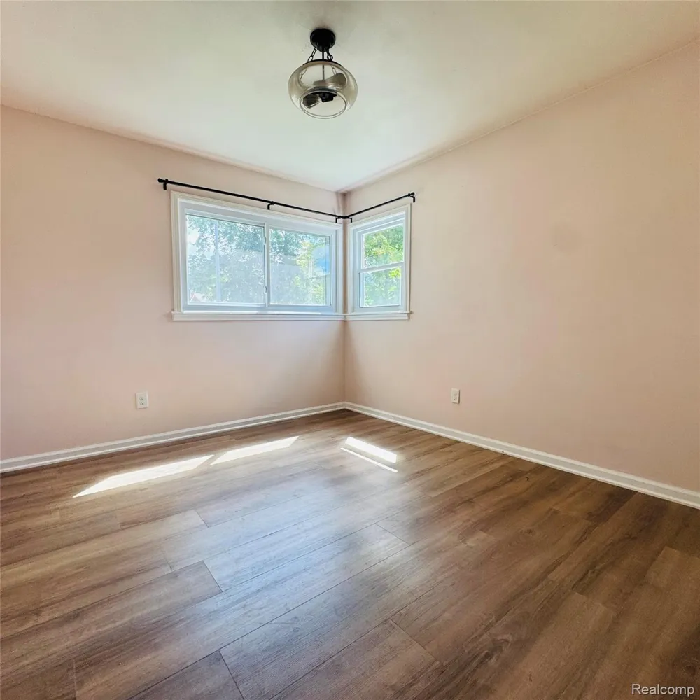 31308 Hathaway Street Livonia City, MI 48150