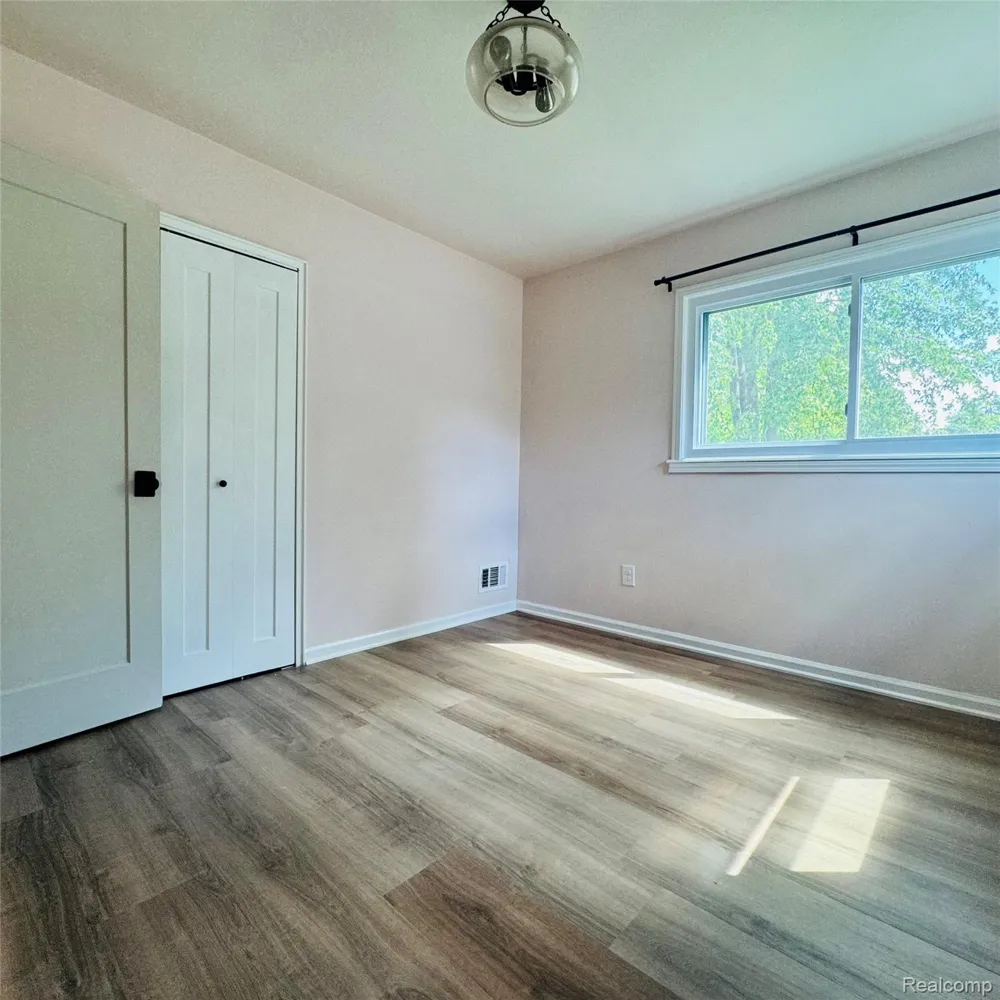 31308 Hathaway Street Livonia City, MI 48150