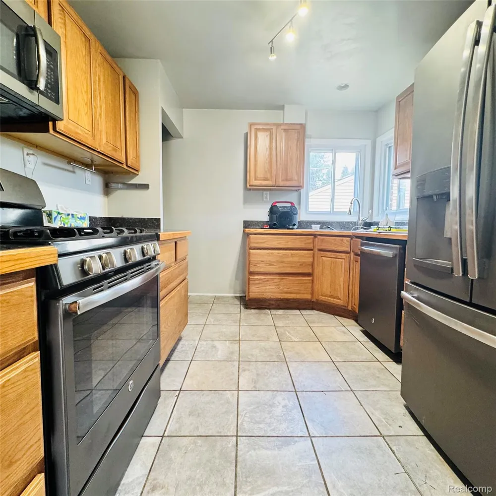 31308 Hathaway Street Livonia City, MI 48150