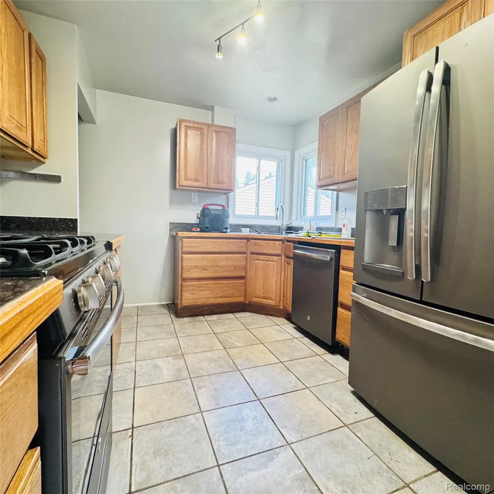 31308 Hathaway Street Livonia City, MI 48150