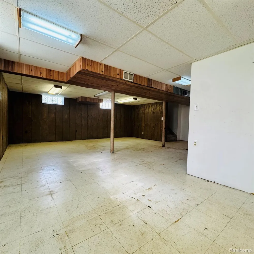 31308 Hathaway Street Livonia City, MI 48150