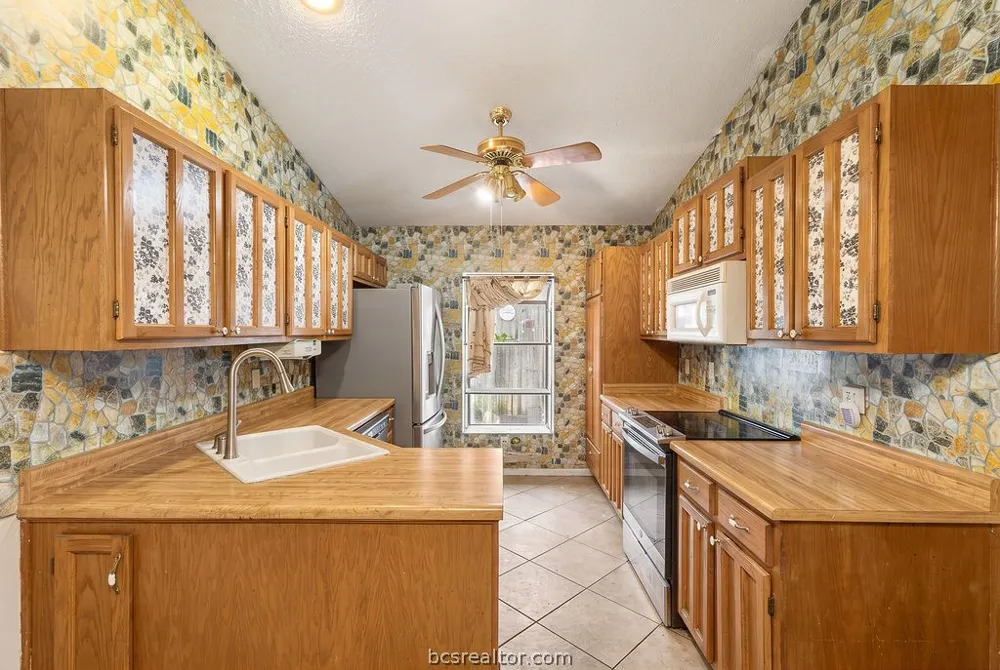 8538 Marathon Drive Universal City, TX 78148
