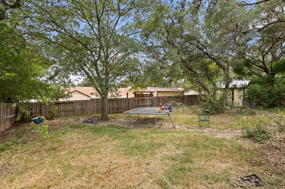 8538 Marathon Drive Universal City, TX 78148