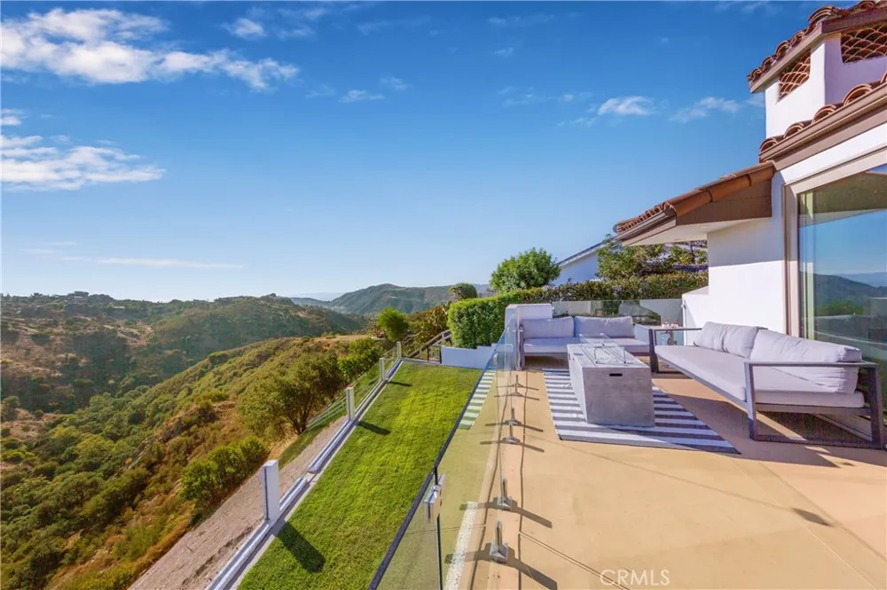 26 Corral Bell Canyon, CA 91307