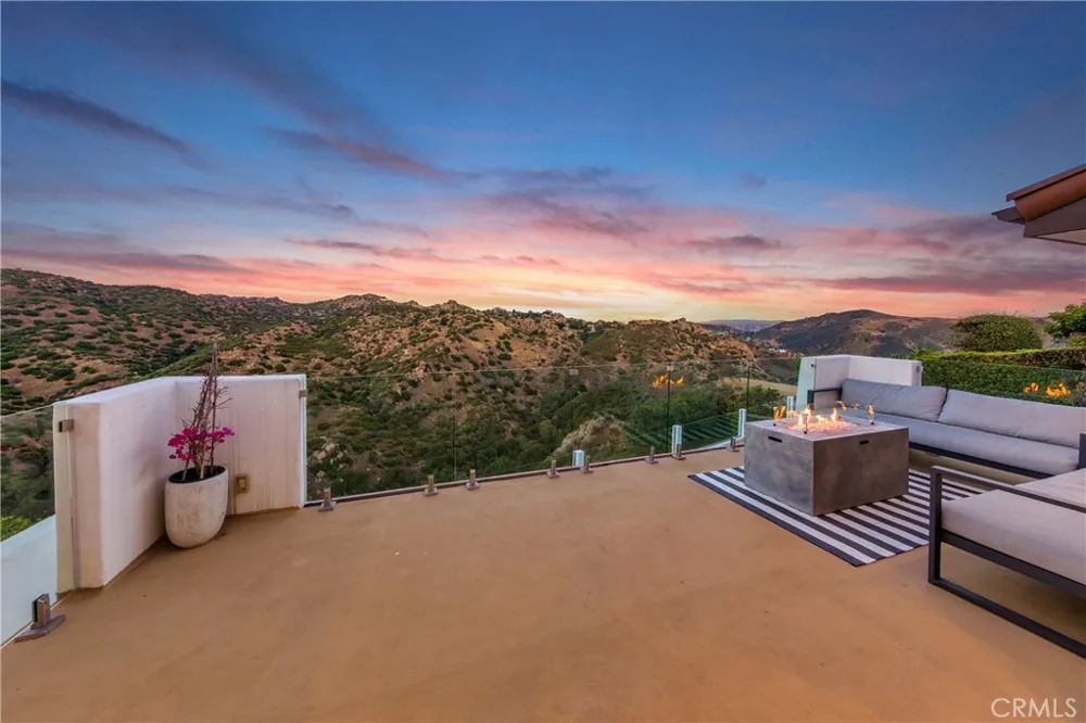 26 Corral Bell Canyon, CA 91307