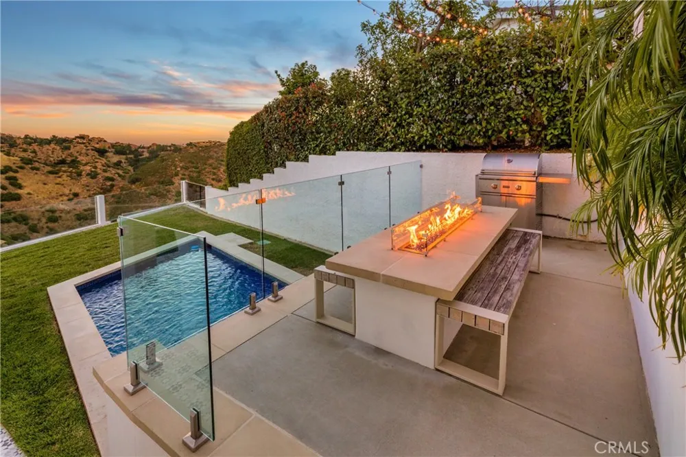 26 Corral Bell Canyon, CA 91307