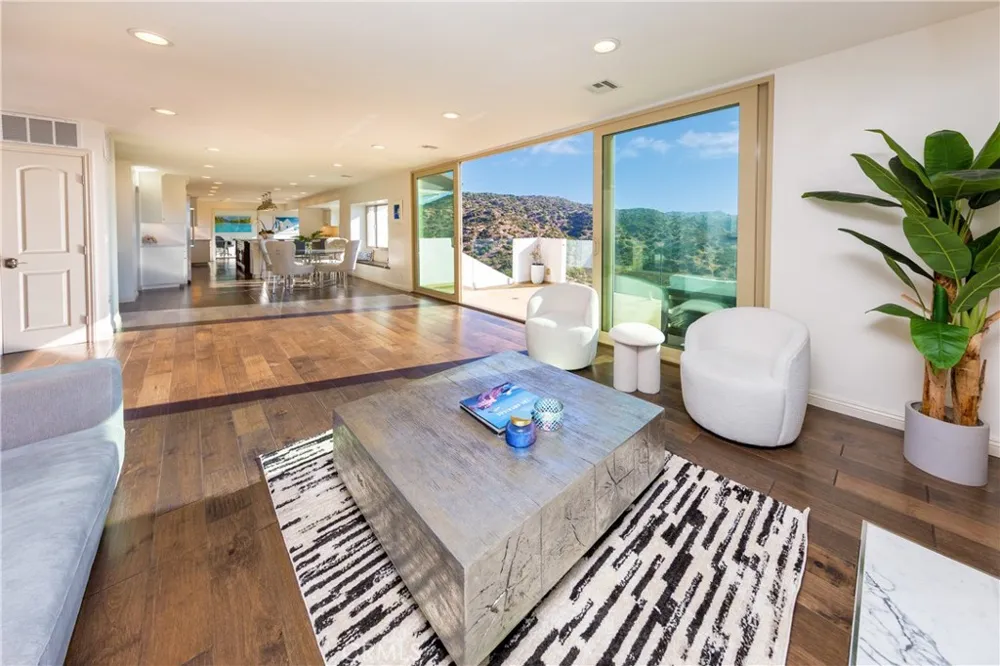 26 Corral Bell Canyon, CA 91307