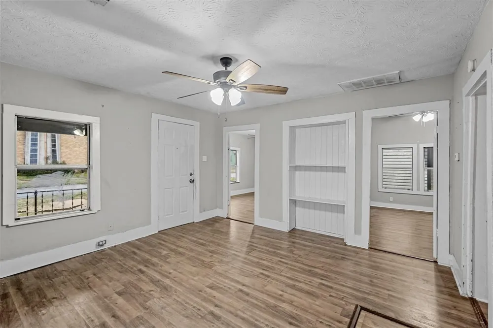 906 E Houston Street Sherman, TX 75092