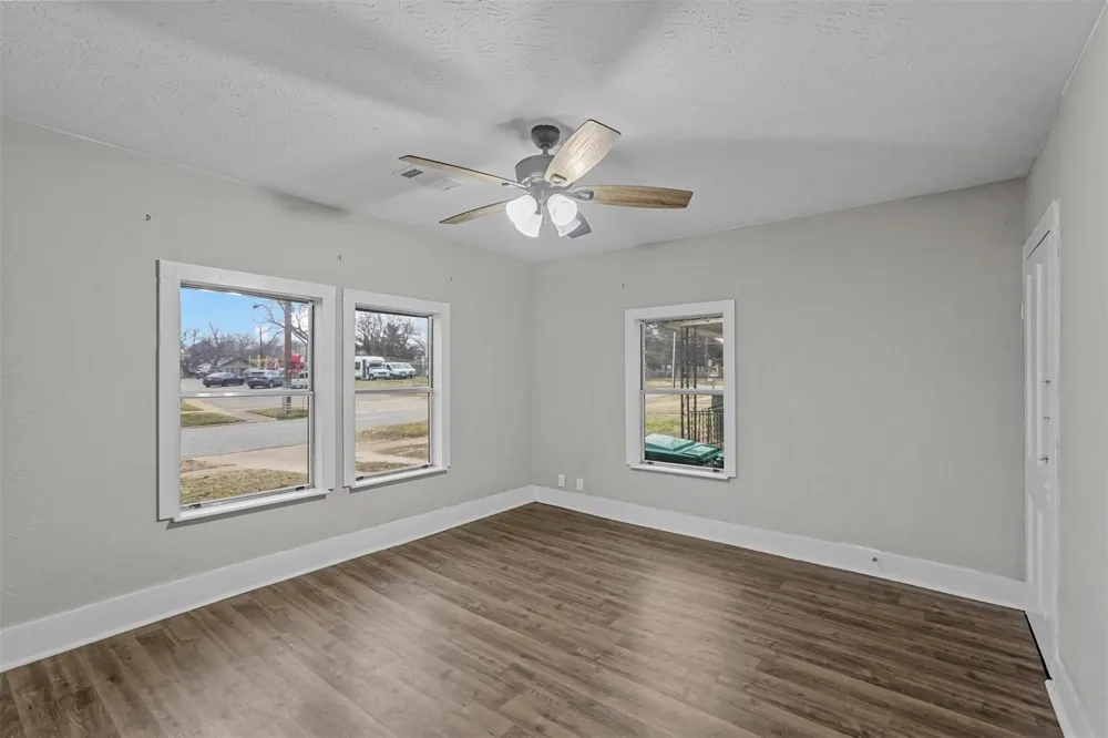 906 E Houston Street Sherman, TX 75092