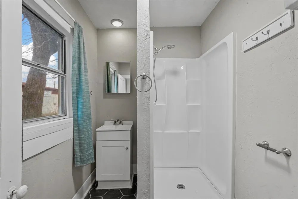 906 E Houston Street Sherman, TX 75092