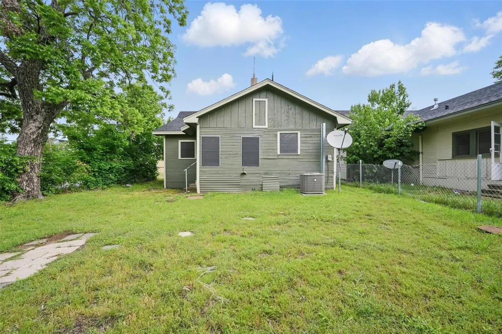 906 E Houston Street Sherman, TX 75092