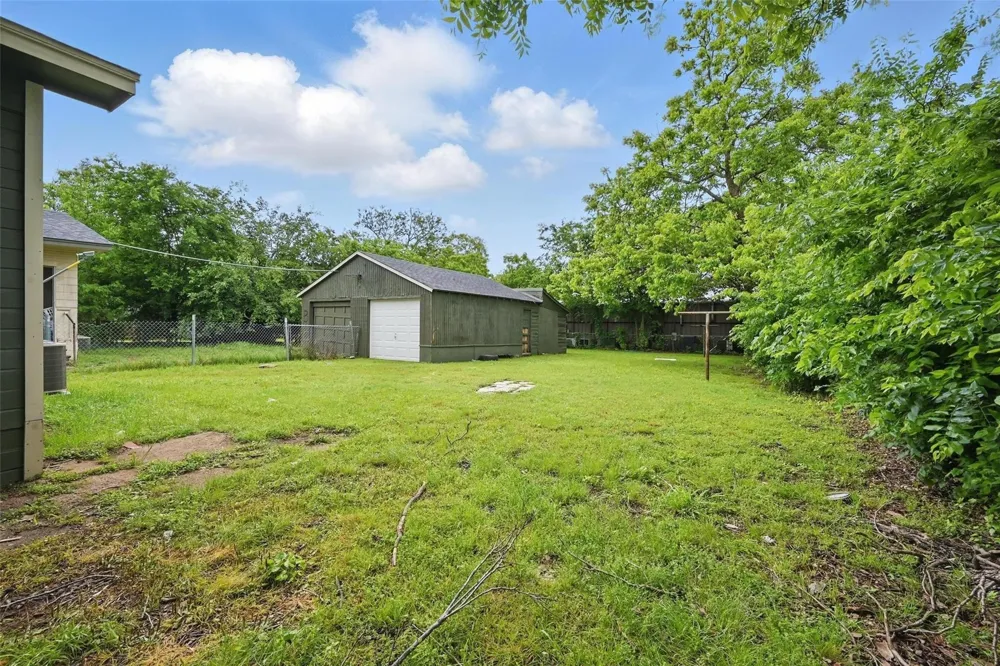 906 E Houston Street Sherman, TX 75092