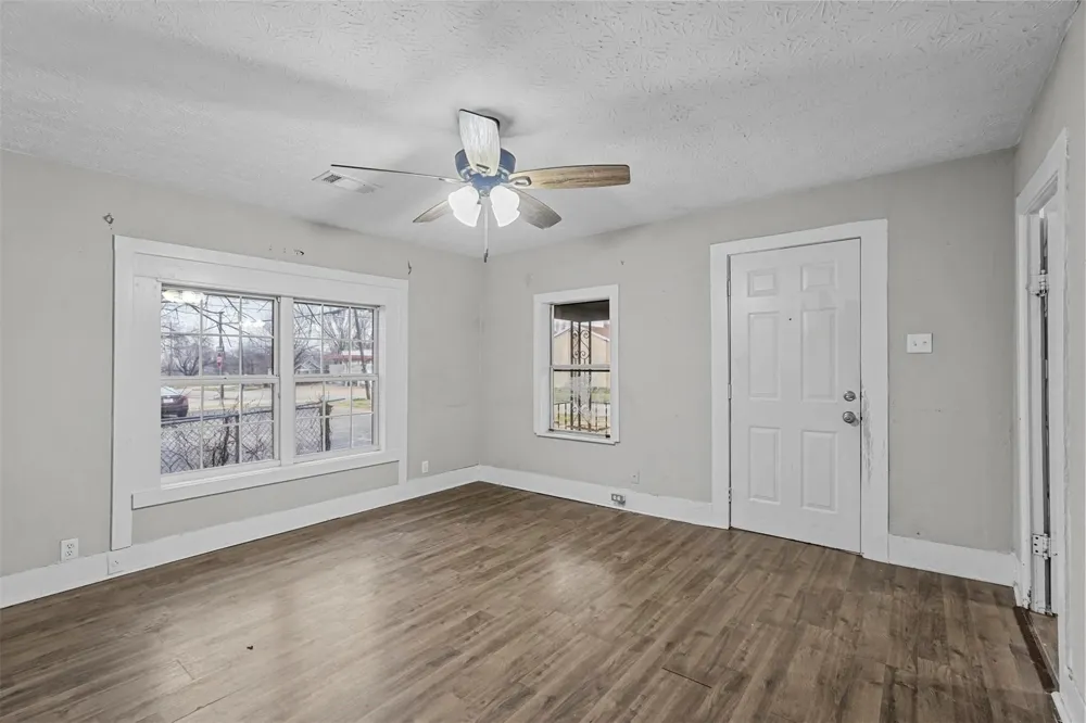 906 E Houston Street Sherman, TX 75092