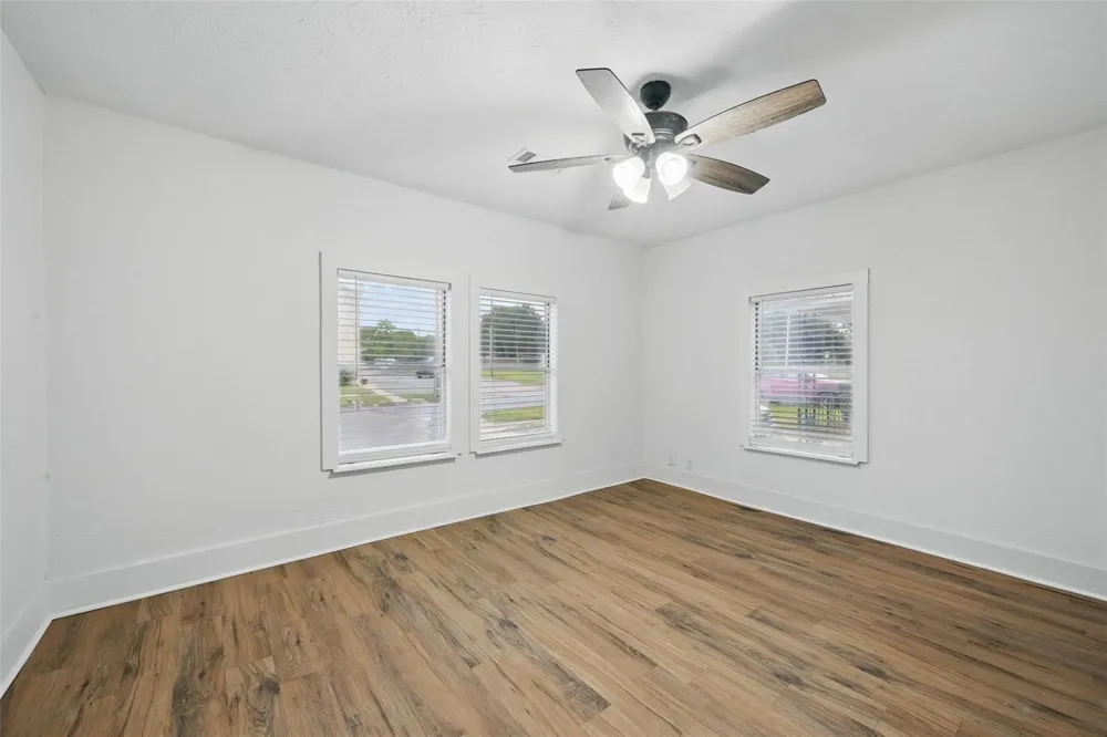 906 E Houston Street Sherman, TX 75092