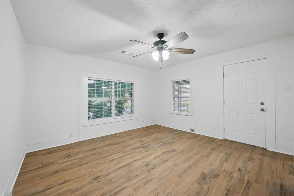 906 E Houston Street Sherman, TX 75092
