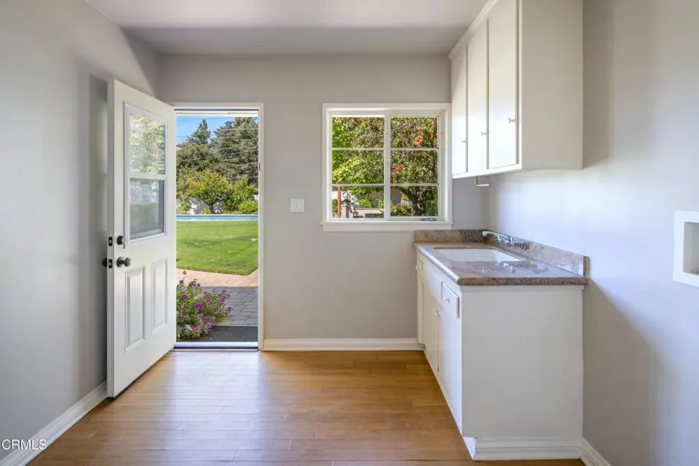 4817 Fairlawn Drive La Canada Flintridge, CA 91011