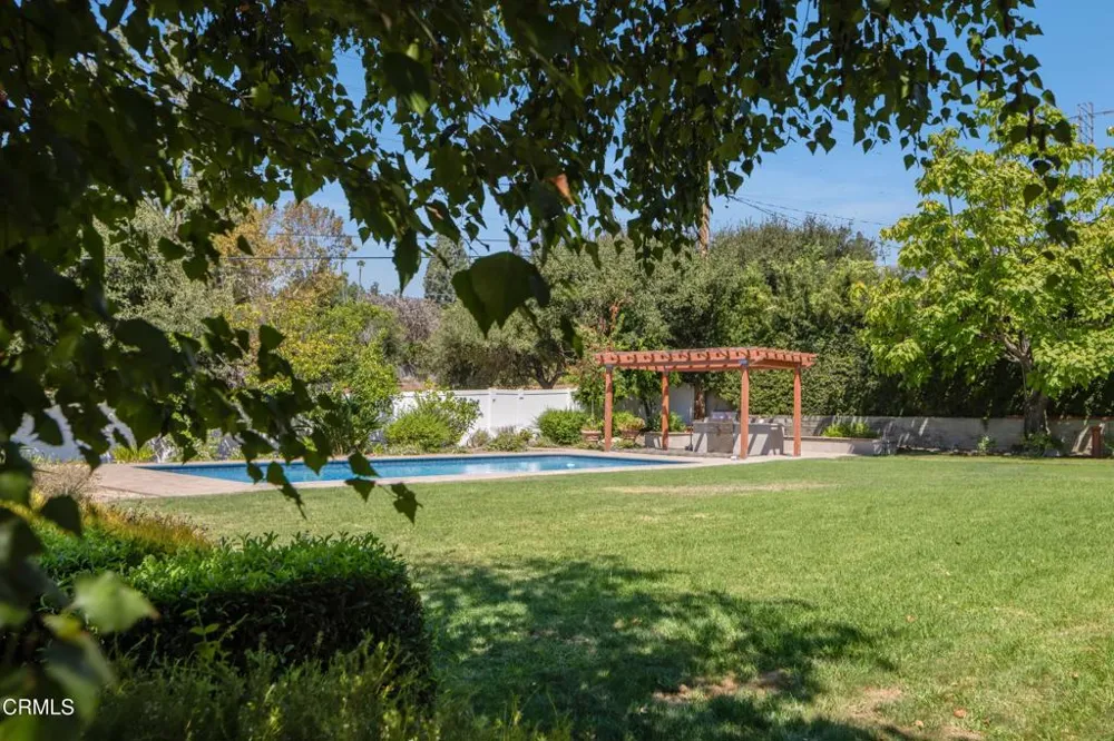 4817 Fairlawn Drive La Canada Flintridge, CA 91011
