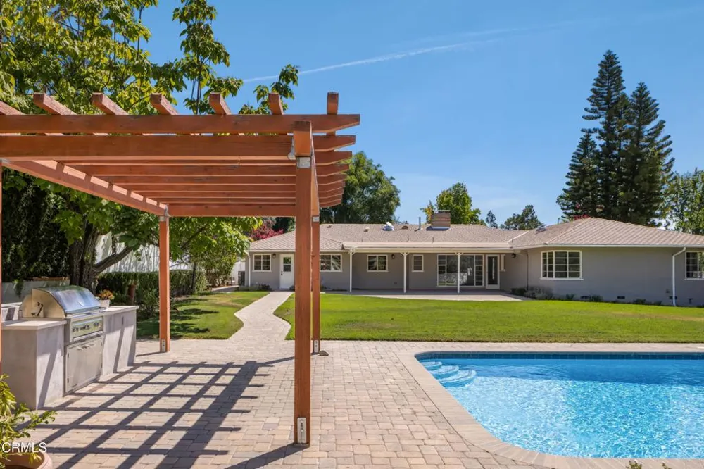 4817 Fairlawn Drive La Canada Flintridge, CA 91011