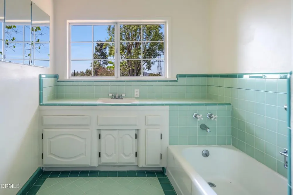4817 Fairlawn Drive La Canada Flintridge, CA 91011
