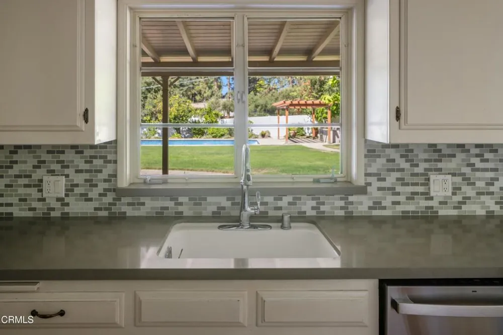 4817 Fairlawn Drive La Canada Flintridge, CA 91011