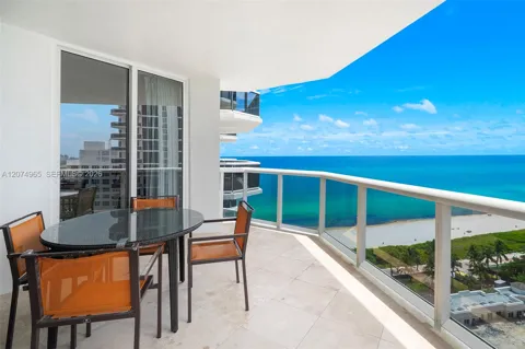 4779 Collins Ave #1804