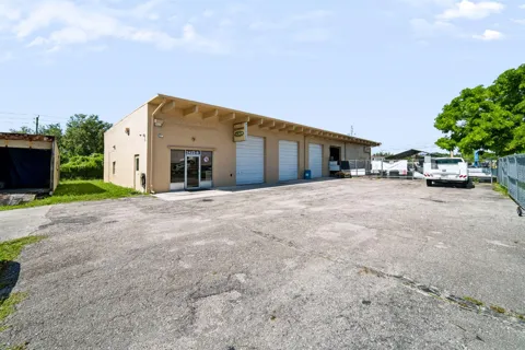 2422 MILITARY TRAIL