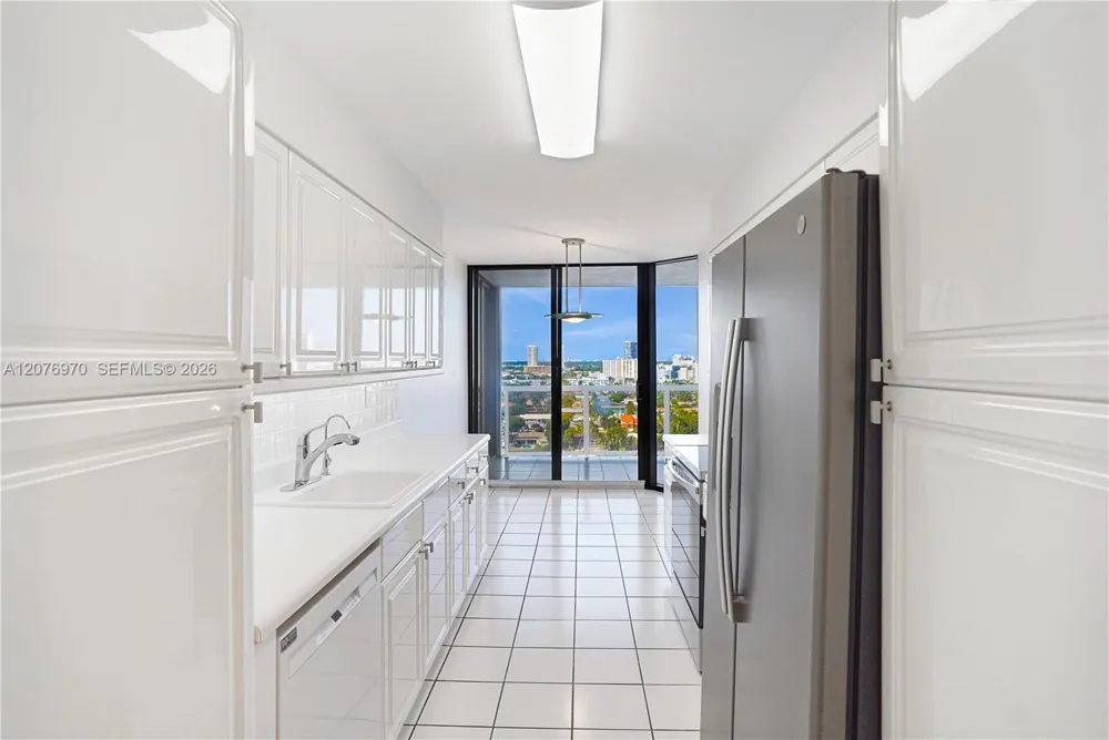 3600 Yacht Club Dr #1602 Aventura, FL 33180