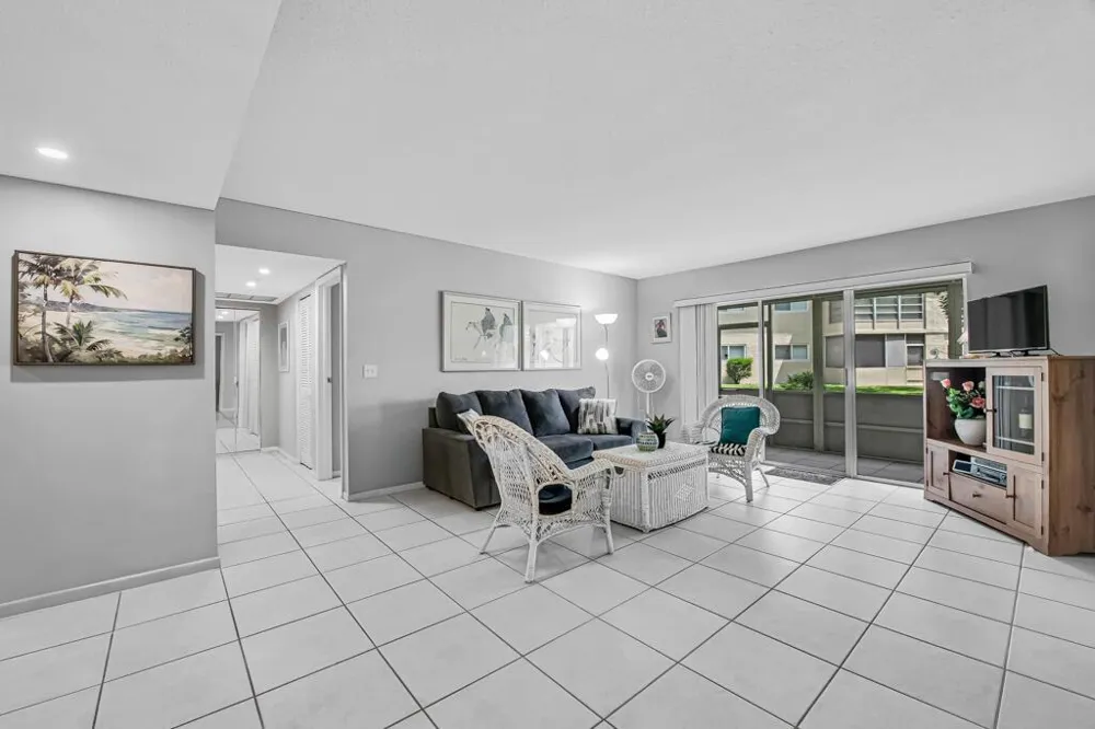 752 LORI DRIVE #217 Palm Springs, FL 33461