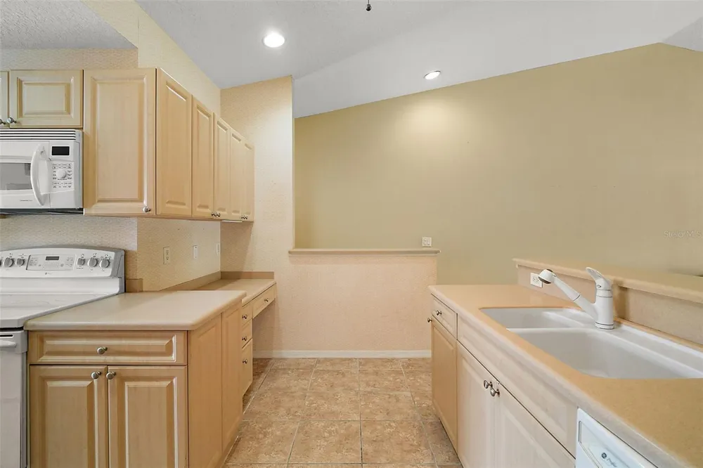 5368 COMPASS POINT #202 Oxford, FL 34484