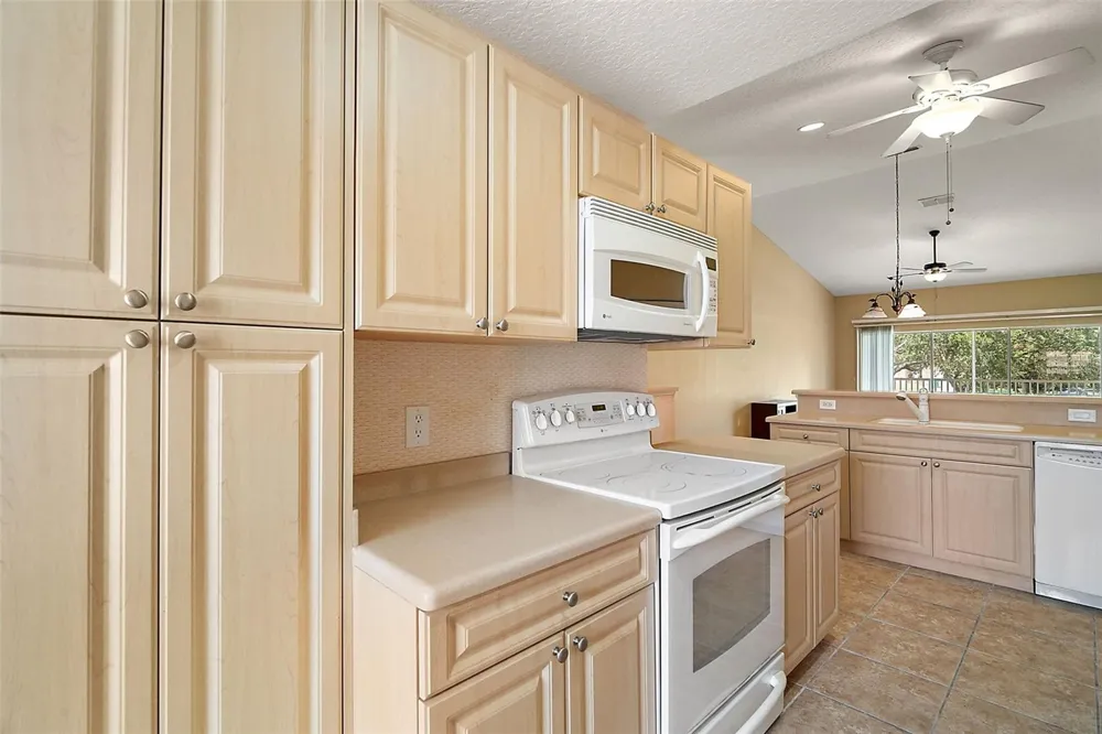 5368 COMPASS POINT #202 Oxford, FL 34484