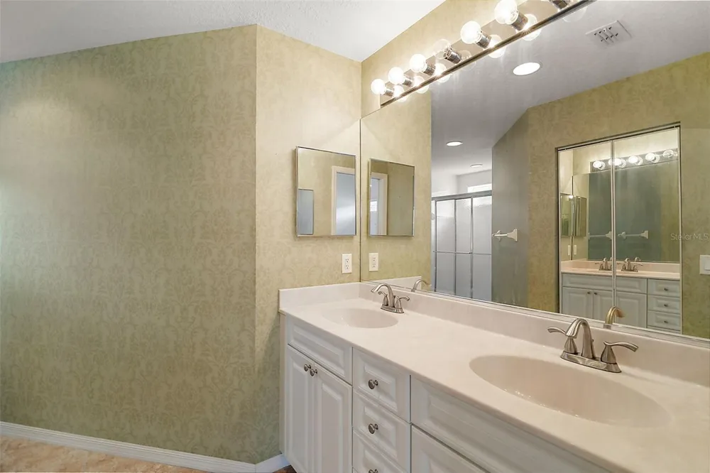 5368 COMPASS POINT #202 Oxford, FL 34484