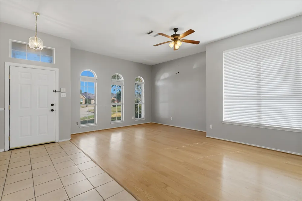 2704 Oak Creek Mesquite, TX 75181