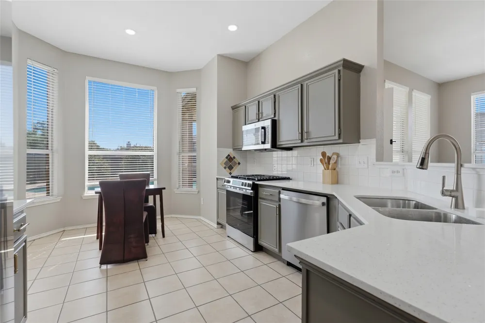 2704 Oak Creek Mesquite, TX 75181