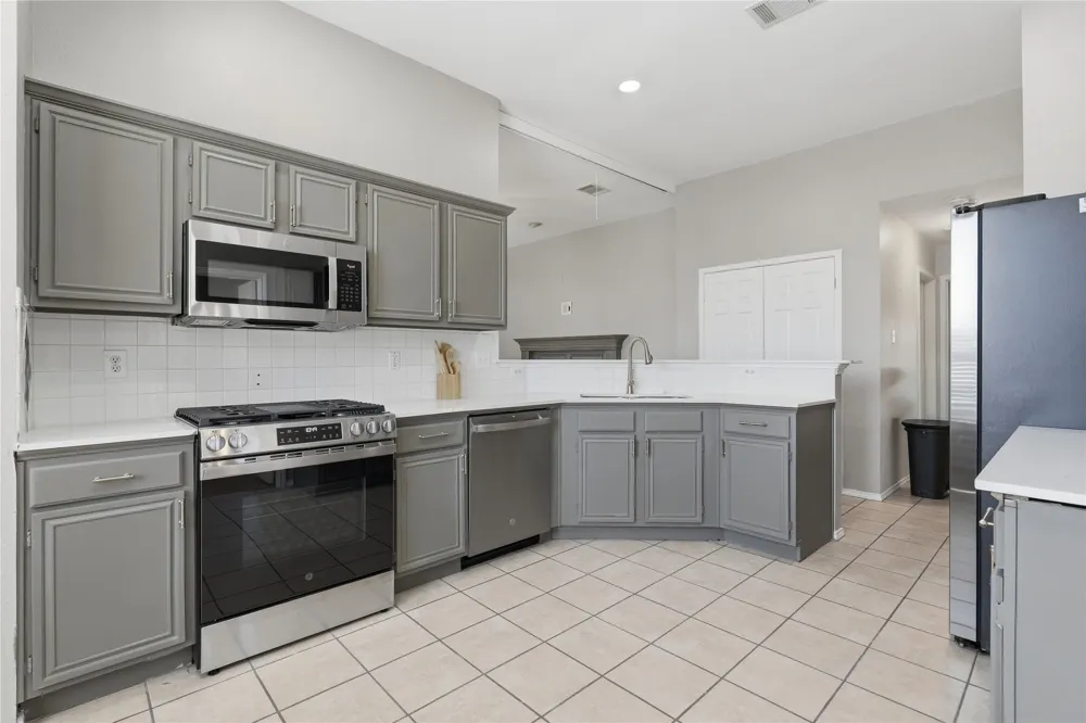 2704 Oak Creek Mesquite, TX 75181