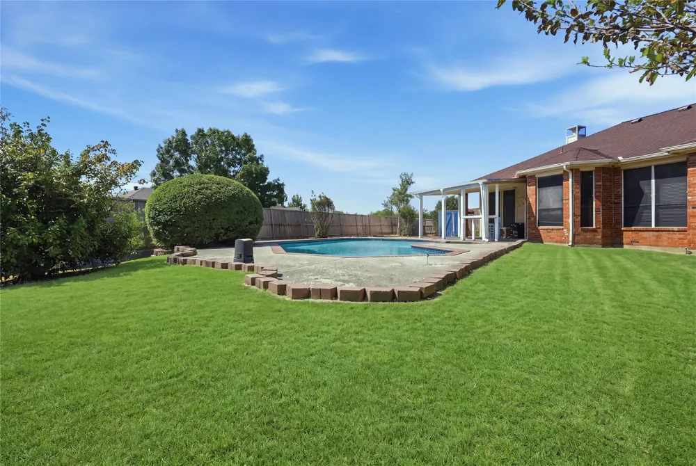 2704 Oak Creek Mesquite, TX 75181