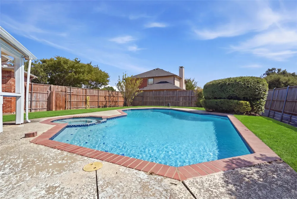 2704 Oak Creek Mesquite, TX 75181