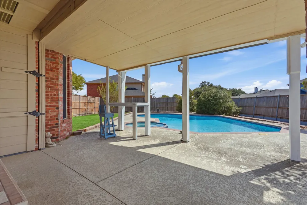 2704 Oak Creek Mesquite, TX 75181