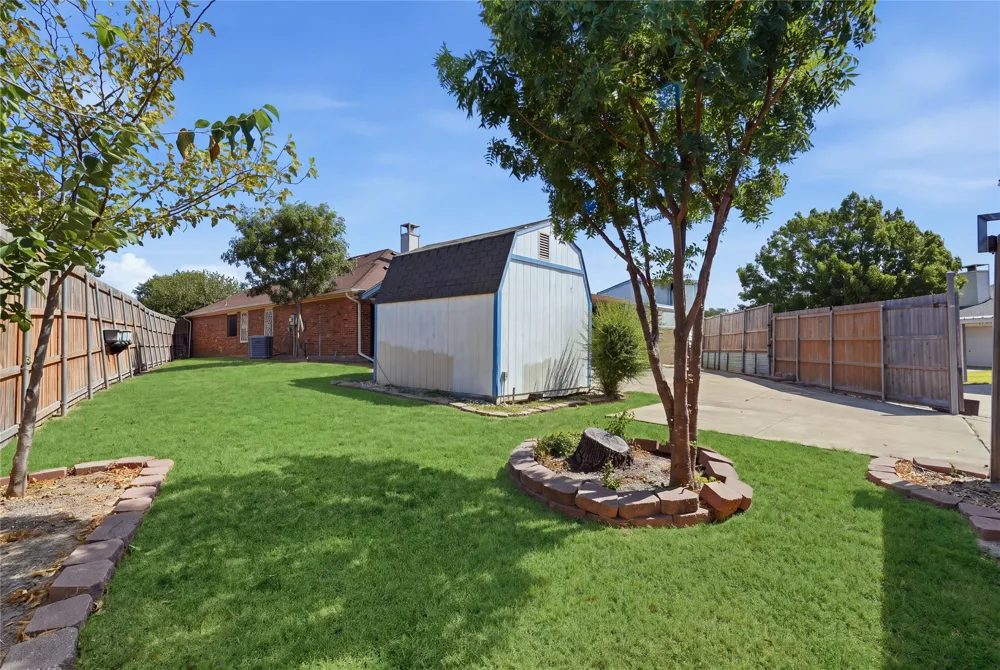 2704 Oak Creek Mesquite, TX 75181