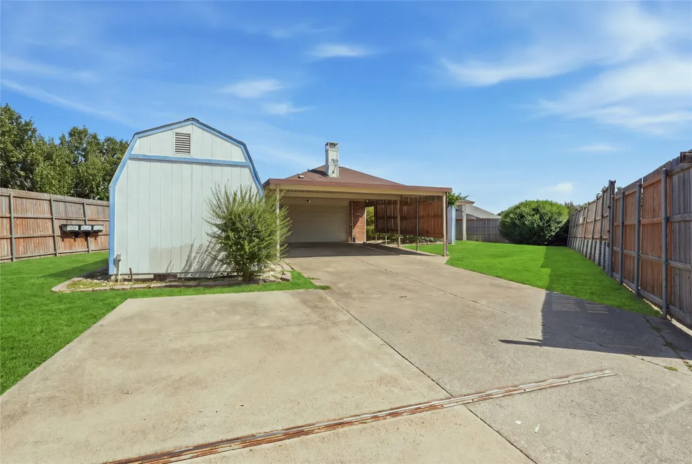 2704 Oak Creek Mesquite, TX 75181