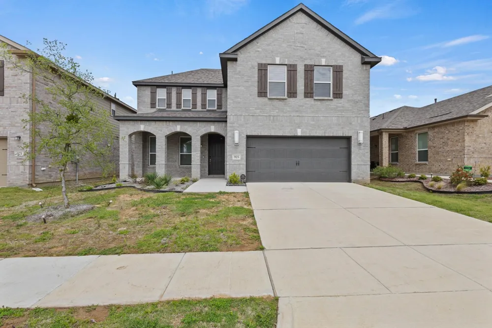 925 West Drive Aubrey, TX 76227