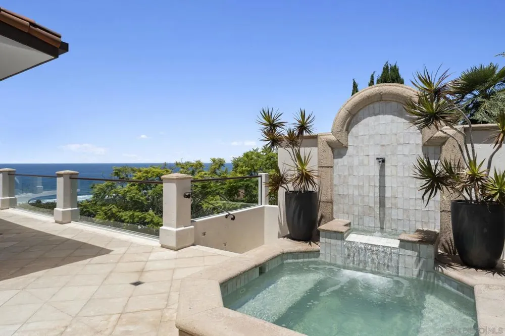 2516 Ruette Nicole La Jolla, CA 92037