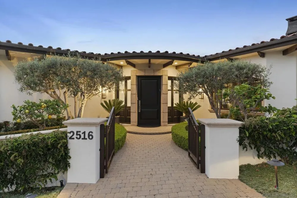 2516 Ruette Nicole La Jolla, CA 92037