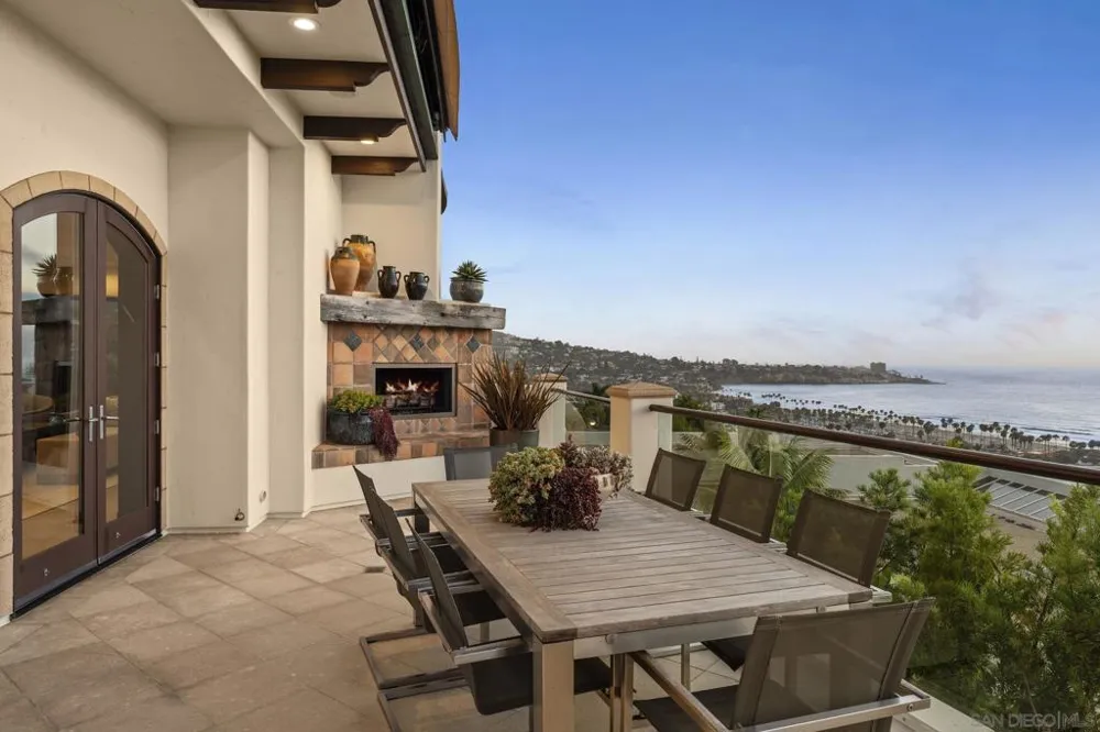 2516 Ruette Nicole La Jolla, CA 92037